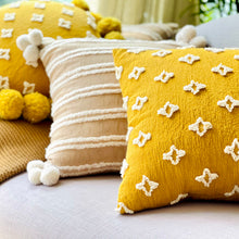 Load image into Gallery viewer, Clover Tassel Cushion
