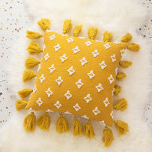 Load image into Gallery viewer, Clover Tassel Cushion
